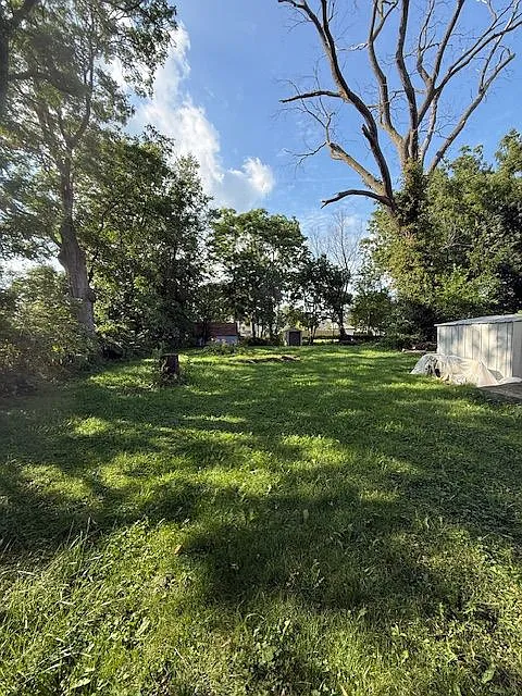 2 bed, 1.0 bath, 915 sqft, $1,350 — Photo 2