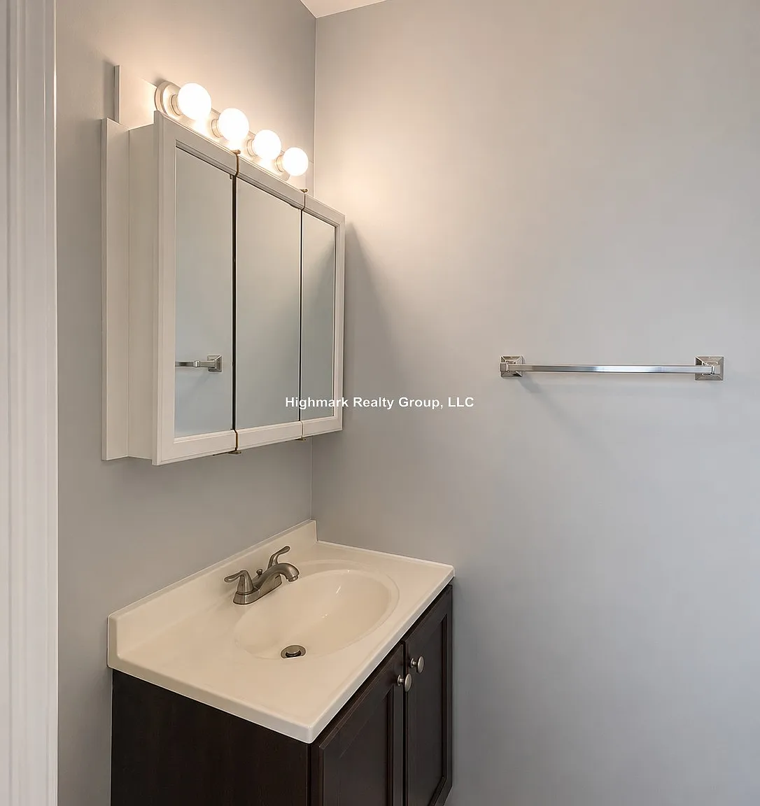 2 bed, 1.5 bath, 1000 sqft, $2,000 — Photo 3