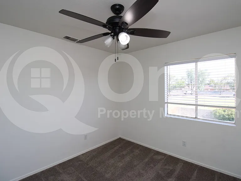 137 W Leah Ct — Photo 17
