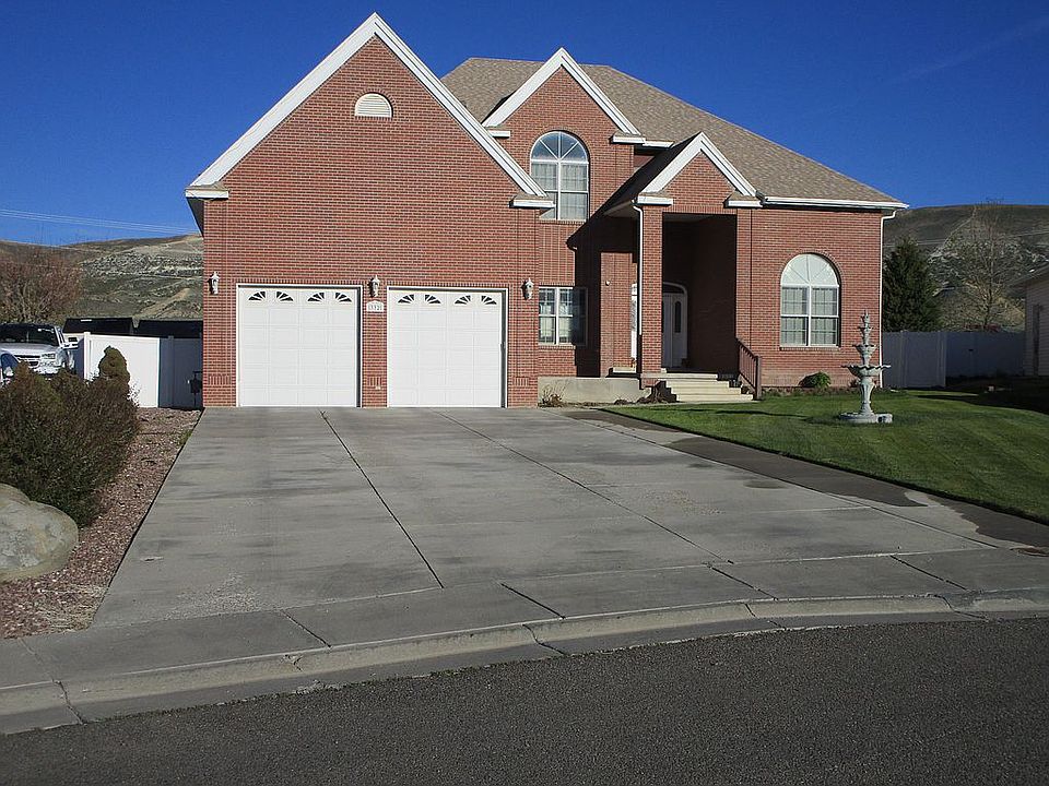 1st image of 332 Goldenrod Dr