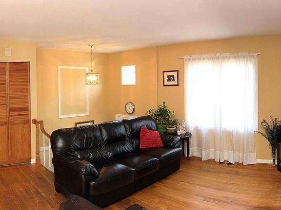 4th image of 403 N Alder Ave