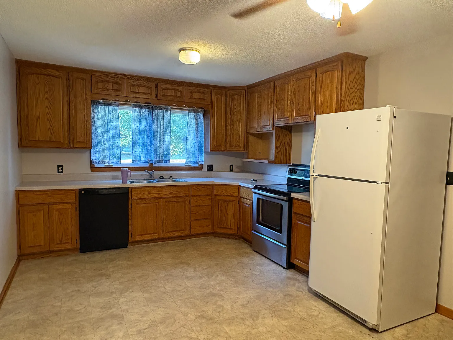 2 bed, 1.5 bath, 912 sqft, $1,000 — Photo 4