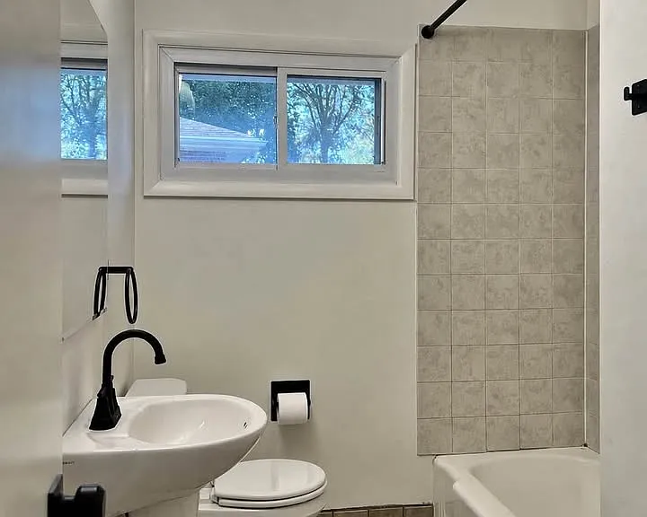940 N 68th St — Photo 12