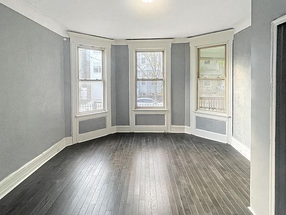 4th image of 59 N 5th St Floor 1