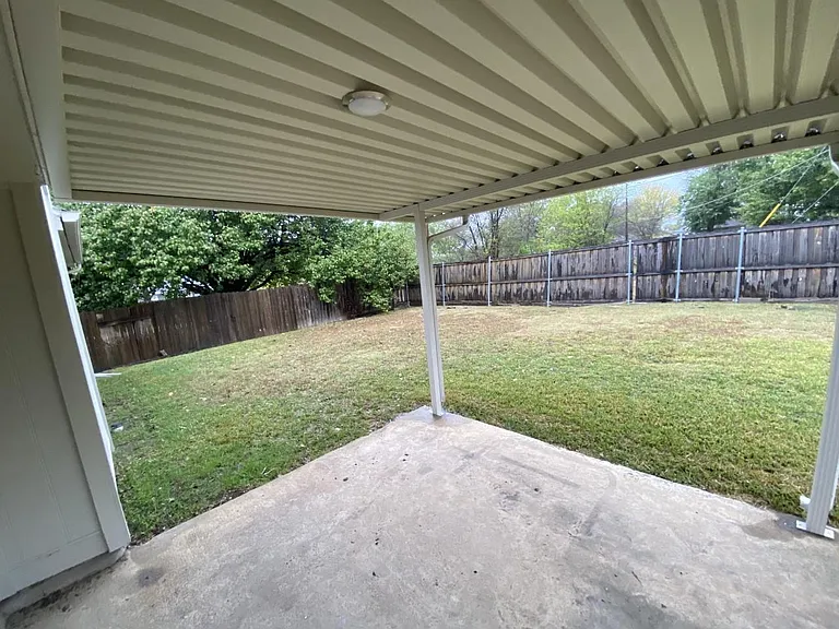 1105 Montclair Dr — Photo 13