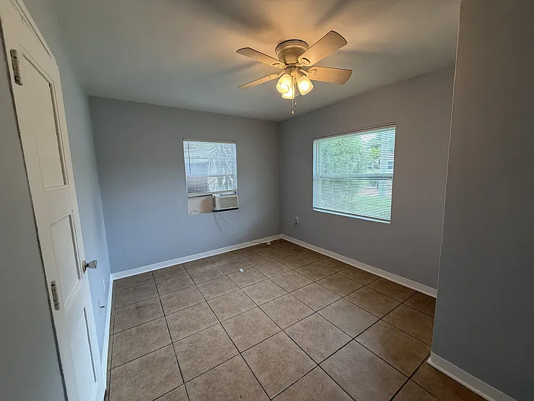 370 3rd St NW #1 — Photo 10