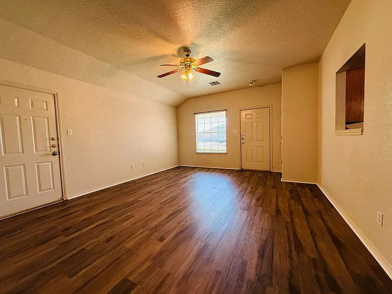 2801B Lucille Dr — Photo 3