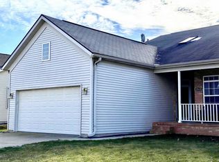 1313 Ridge Pointe Dr, Monticello, IL 61856