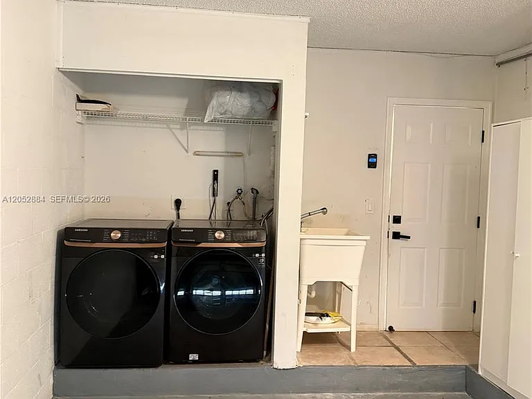 9411 NW 55th St — Photo 16