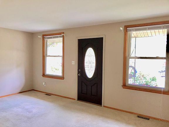 2nd image of 2118 Carriage Dr