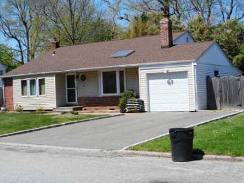2nd image of 9 Glenwood Ln
