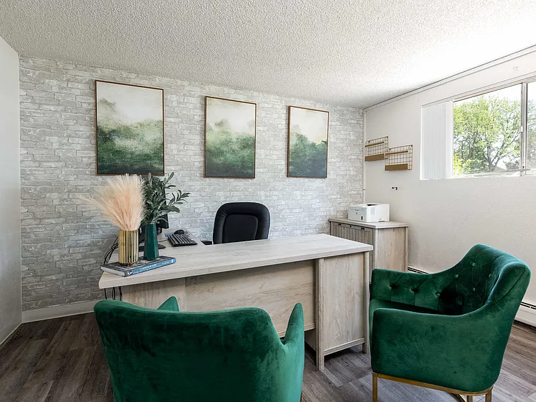 Carriage Green Apartments — Photo 33