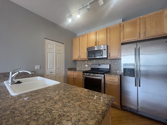 3rd image of 400 W Ontario St APT 1608