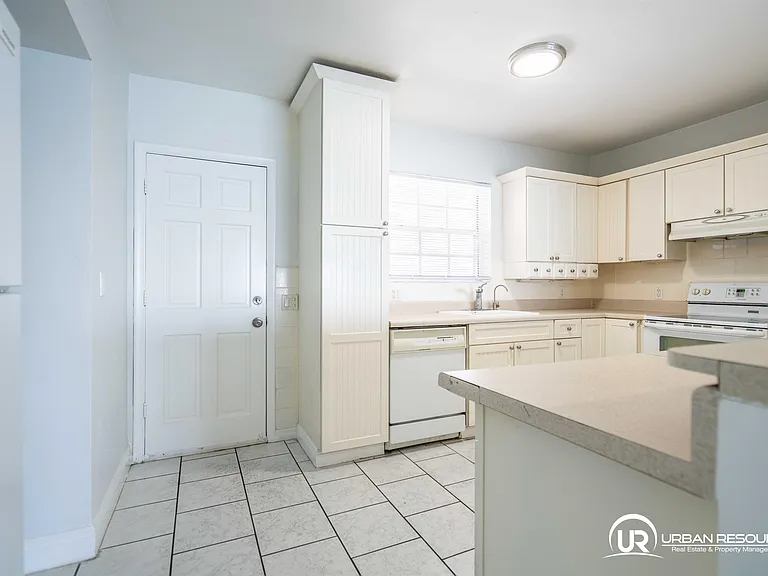 1940 Bay Dr #11 — Photo 18