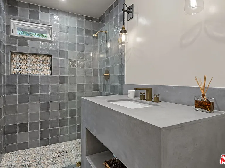 575 N Beverly Glen Blvd — Photo 44
