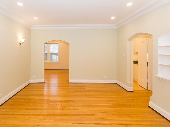 3rd image of 1418 W Berwyn Ave #1W
