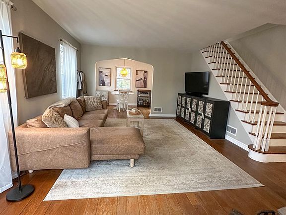 3rd image of 6273 Cambridge Ave