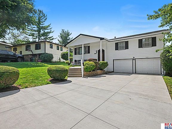 3rd image of 707 Sherman Dr