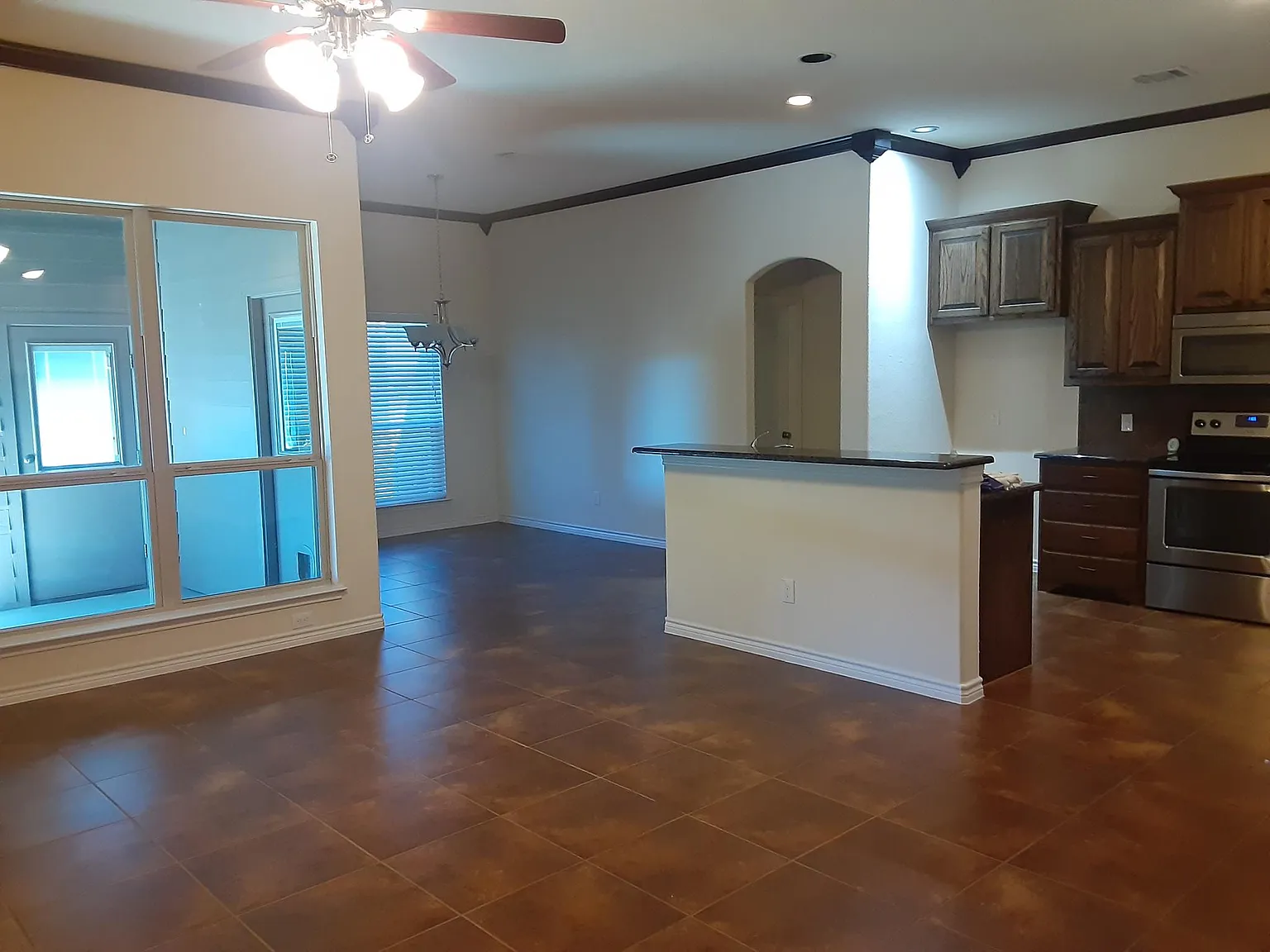 4 bed, 1960 sqft, $2,500 — Photo 3