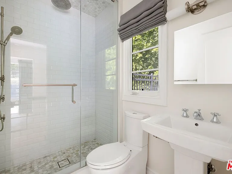 1214 Coldwater Canyon Dr — Photo 17