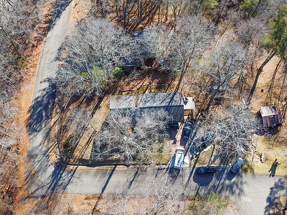 2nd image of 200 Dogwood St