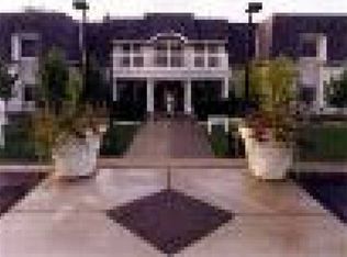 1900 E 86th St APT 303, Bloomington, MN 55425