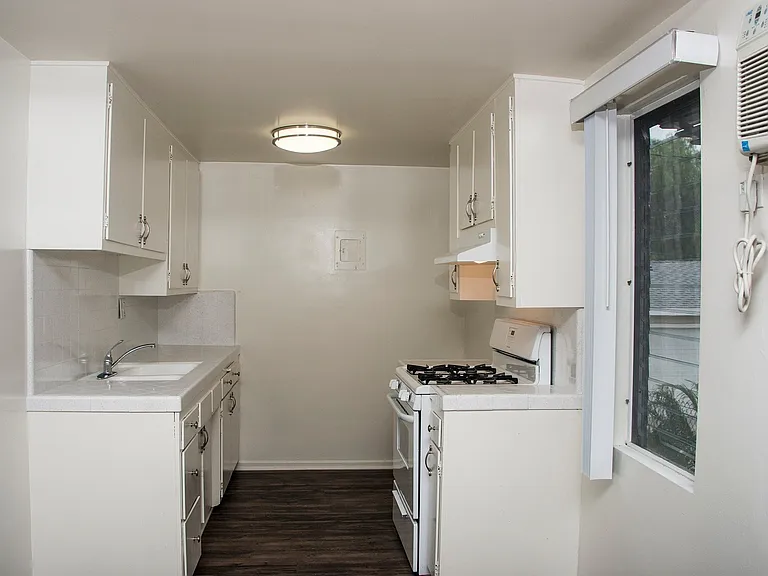 420 Burchett St — Photo 22