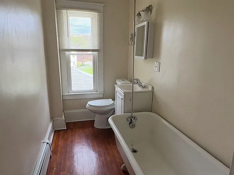 24 Curtin Ave — Photo 5