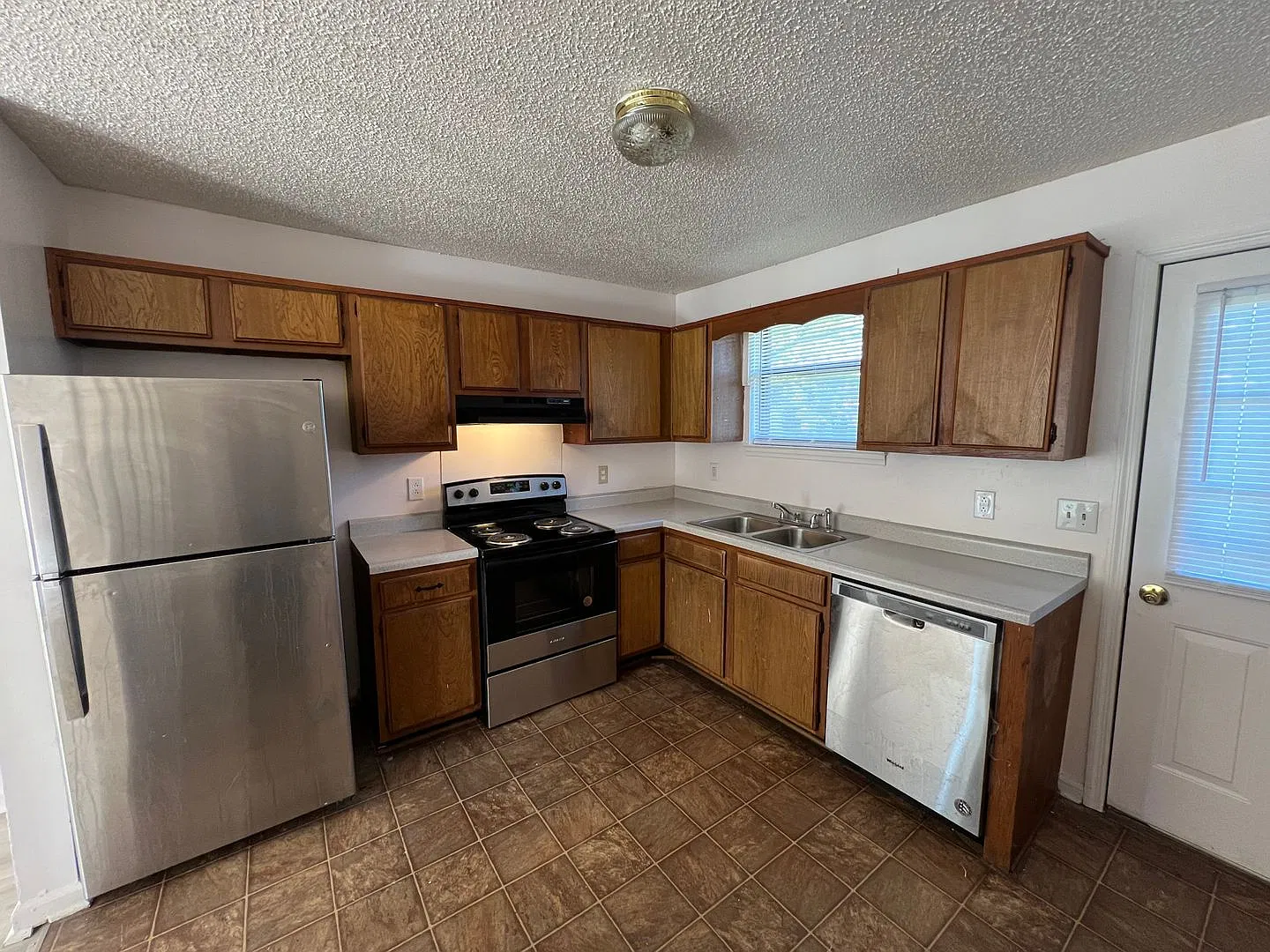 2 Bedroom Duplex in Sumner County! (Left Side) — Photo 2