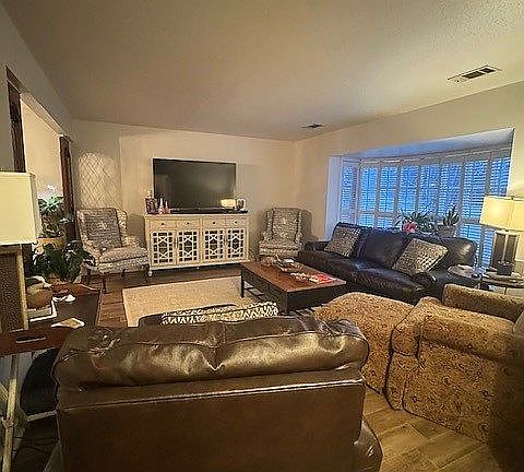 2nd image of 14537 Main St