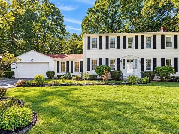 22 Carriage Dr, Lincoln, RI 02865