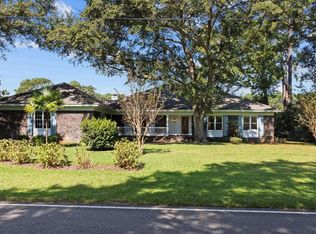 1562 Hawthorn Dr, Pawleys Island, SC 29585