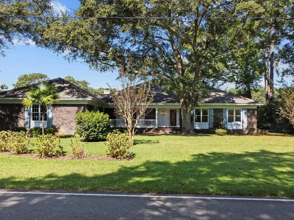 1562 Hawthorn Dr., Pawleys Island, SC 29585