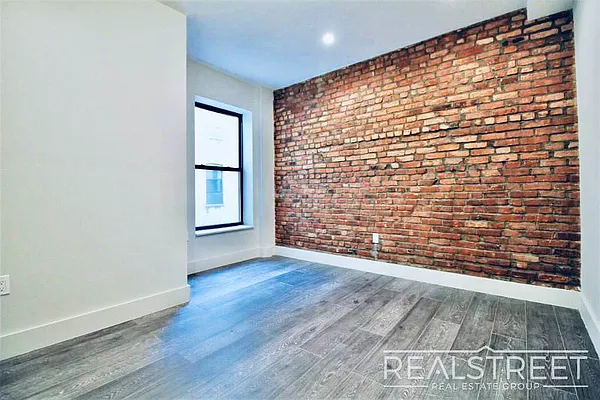 Rented by Real Street Inc | media 4