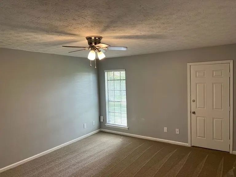 712 E Gardendale Dr — Photo 6