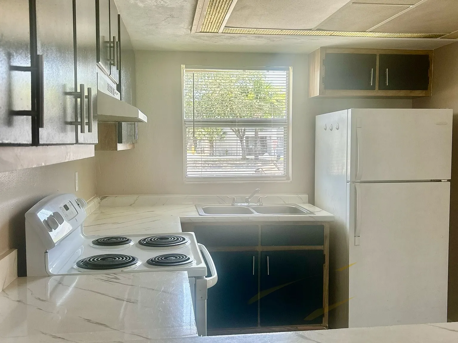 2/2 All Tile Duplex for Rent! — Photo 2