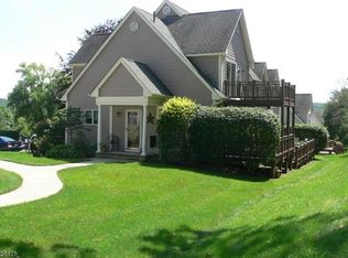 155 Town Center Dr, Warren, NJ 07059