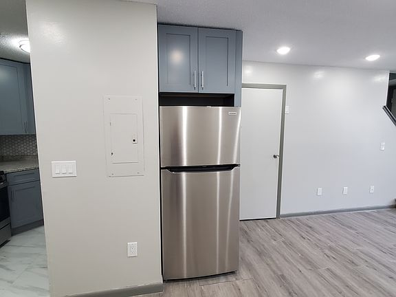 4th image of 101 West St #505