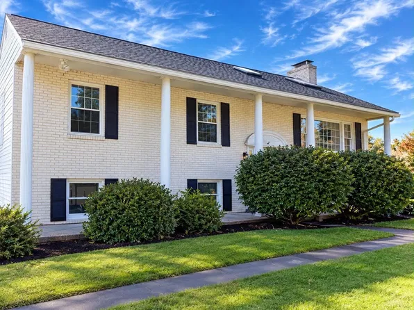 30 Overlook Dr, Methuen, MA 01844