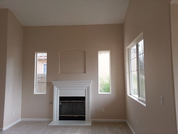 4th image of 941 Burgundy Ct