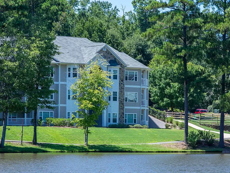 Lullwater Apartments