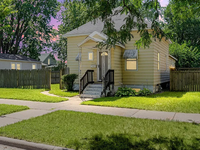 1513 Liberty St — Photo 1