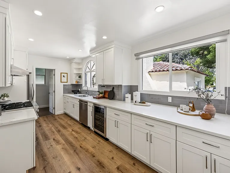 610 Hillcrest Blvd — Photo 17