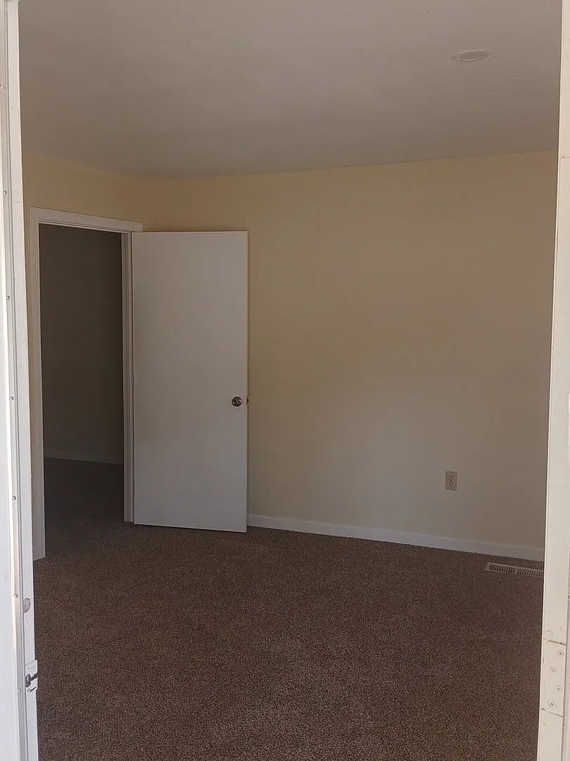 8 bed, 1890 sqft, $4,800 — Photo 1