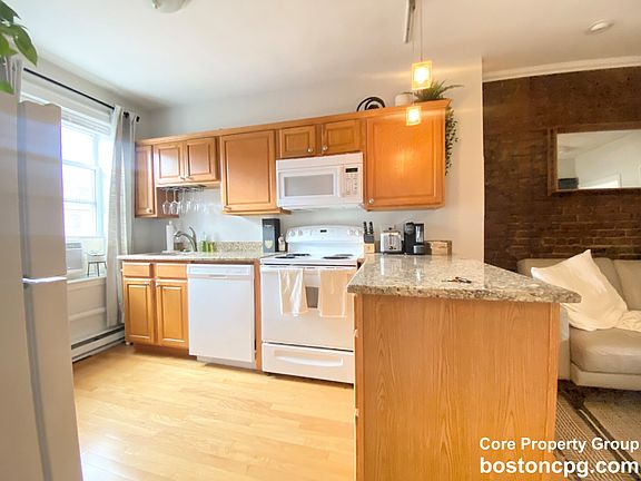 4th image of 181 Endicott St APT 5