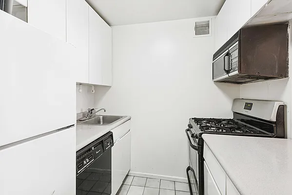 Rented by Compass | media 10