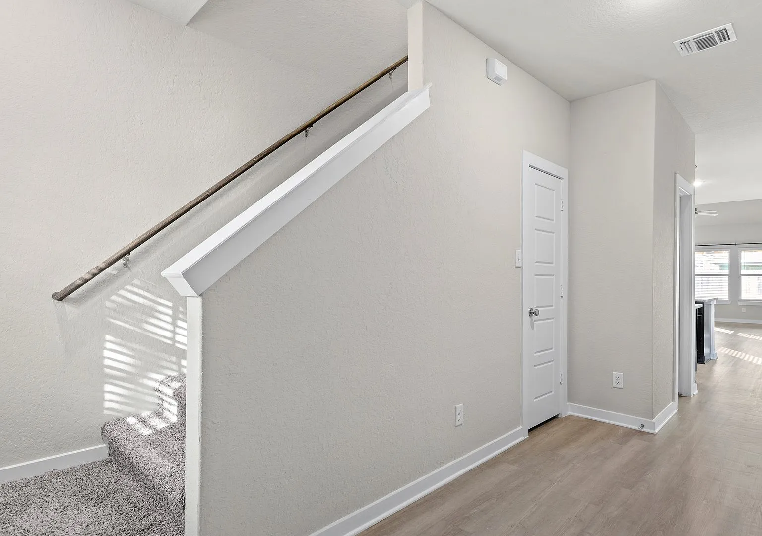 4 bed, 2.5 bath, 2199 sqft, $2,000 — Photo 2