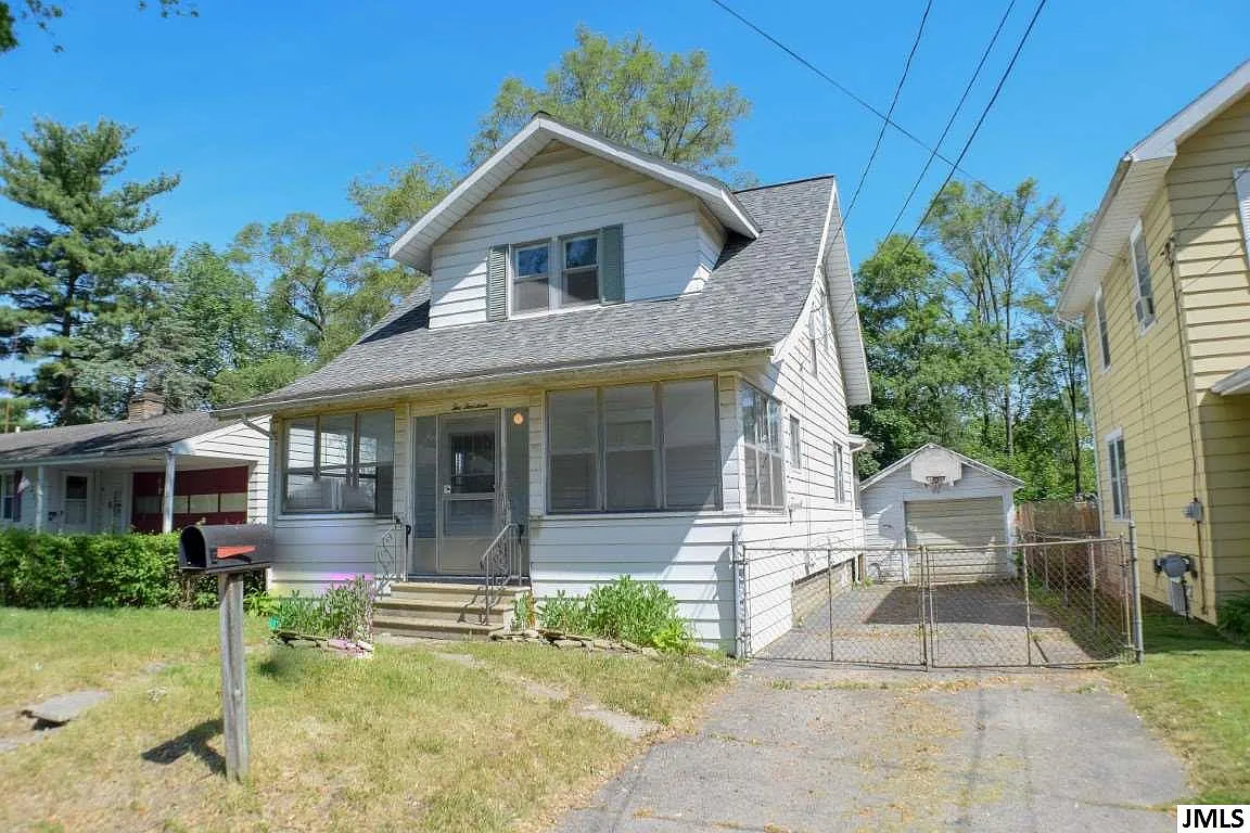 214 Pierce Ave photo 1