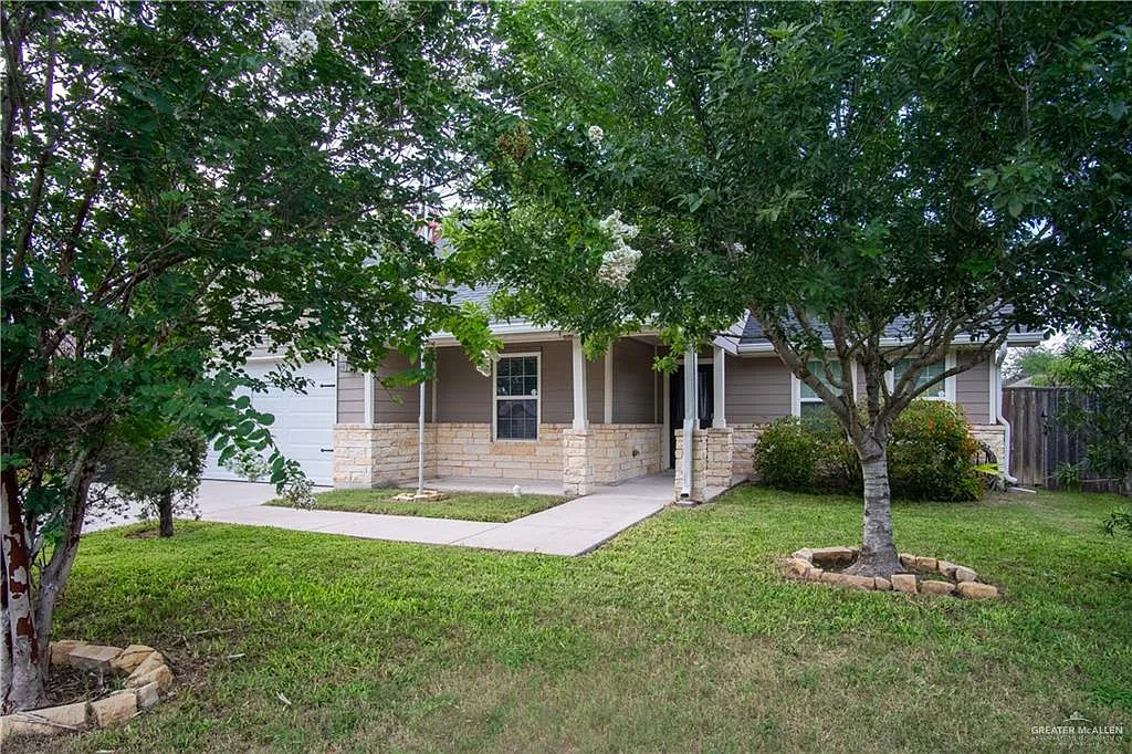 3 bed, 2.0 bath, 1599 sqft, $1,600 — Photo 2