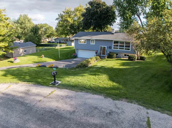 1813 Sunrise Ct, Stoughton, WI 53589